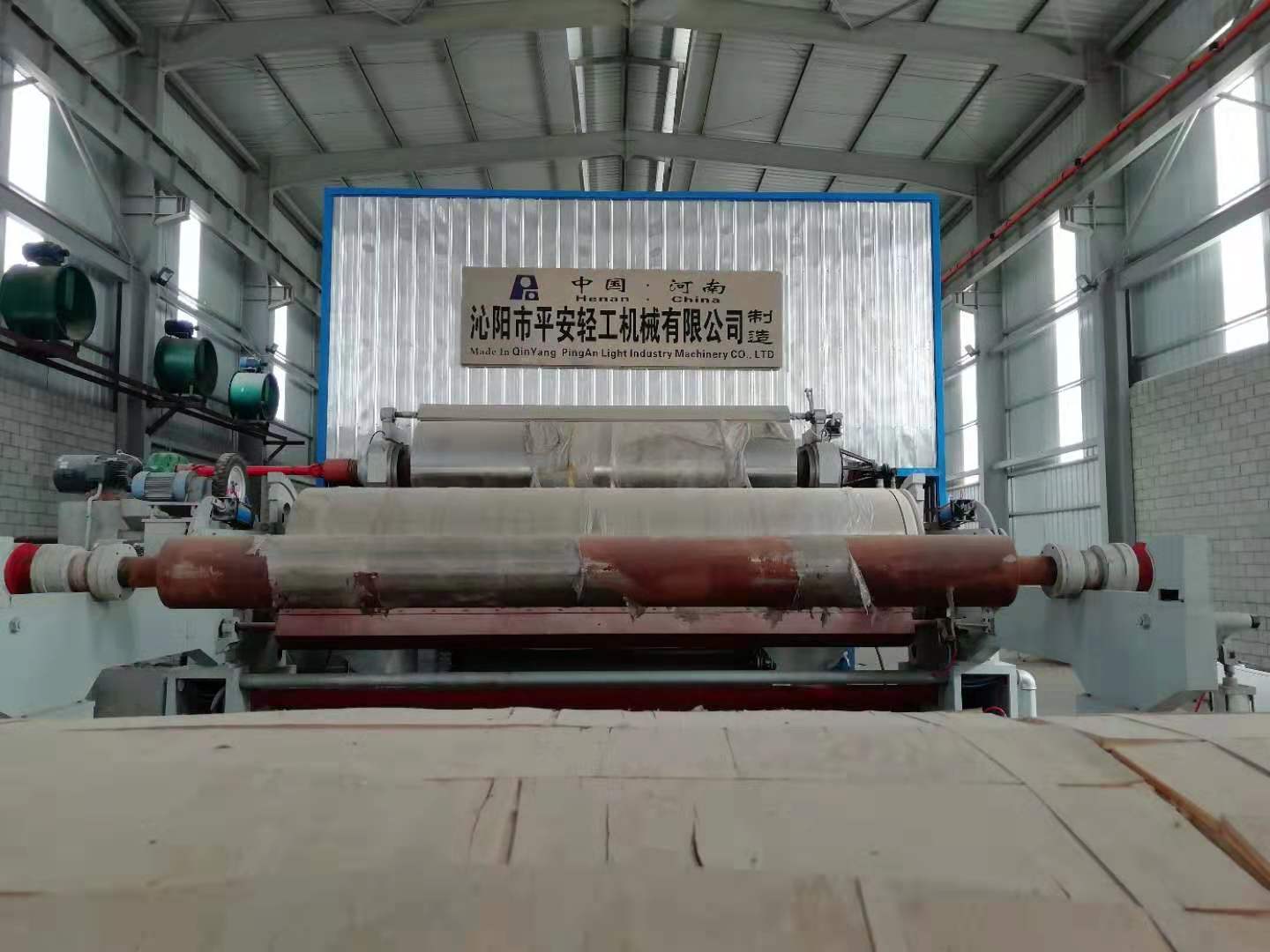 2020年3月，埃及薩達(dá)特城3800/400高瓦紙機順利投產(chǎn)